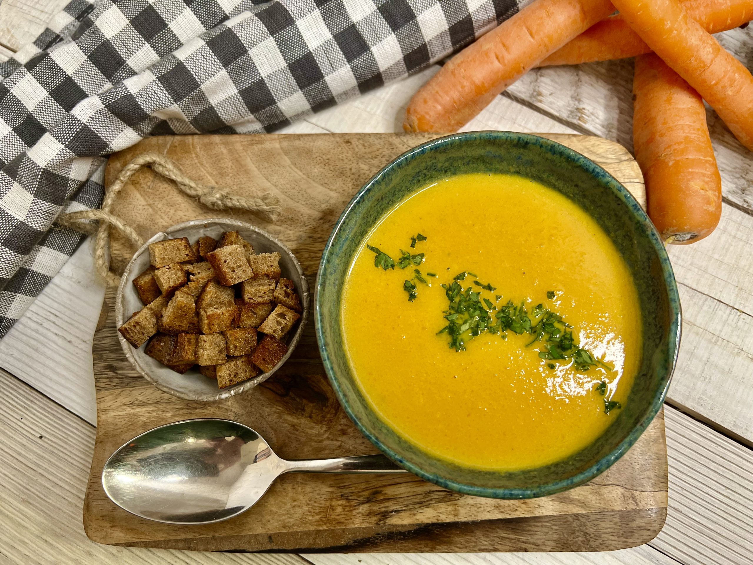 Karottensuppe mit Ingwer - Monatsrevue