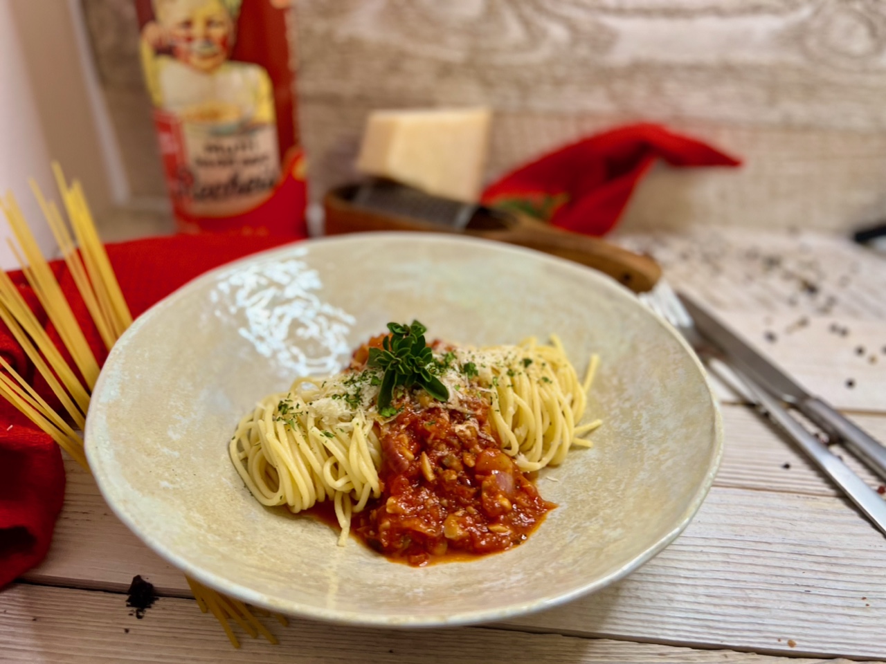 Spaghetti mit Champignon-Bolognese - Monatsrevue